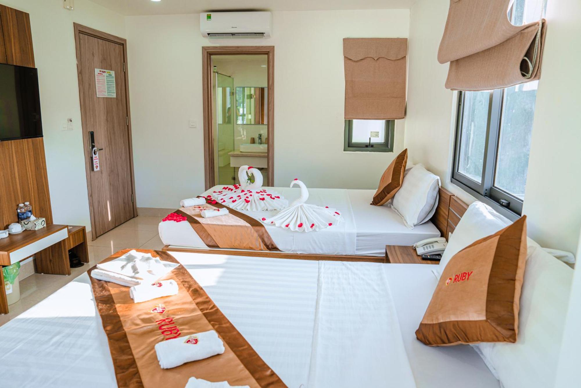 Ruby Hotel Cat Ba Dong Khe Sau Bagian luar foto